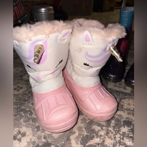 Girls mix lot of shoes 4-5T w socks - Picture 2 of 9